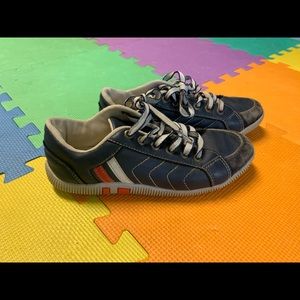 Boy’s dressy sneakers.